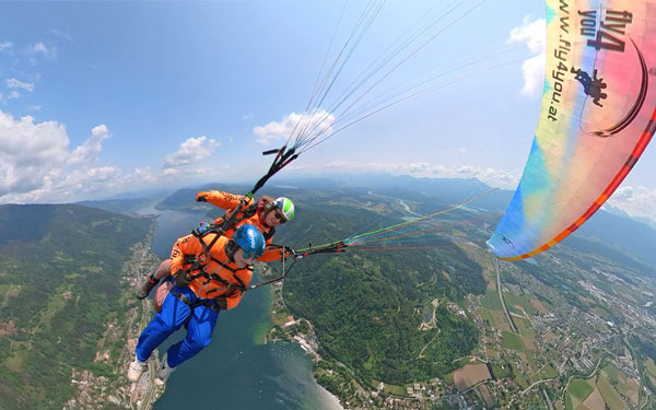 Tandem paragliding in Leysin