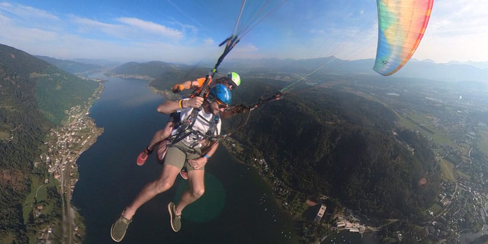 Daniel beim Paragleiten